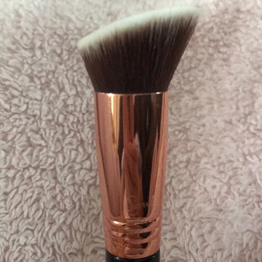 Sigma F88 Flat Angled Kabuki Brush
